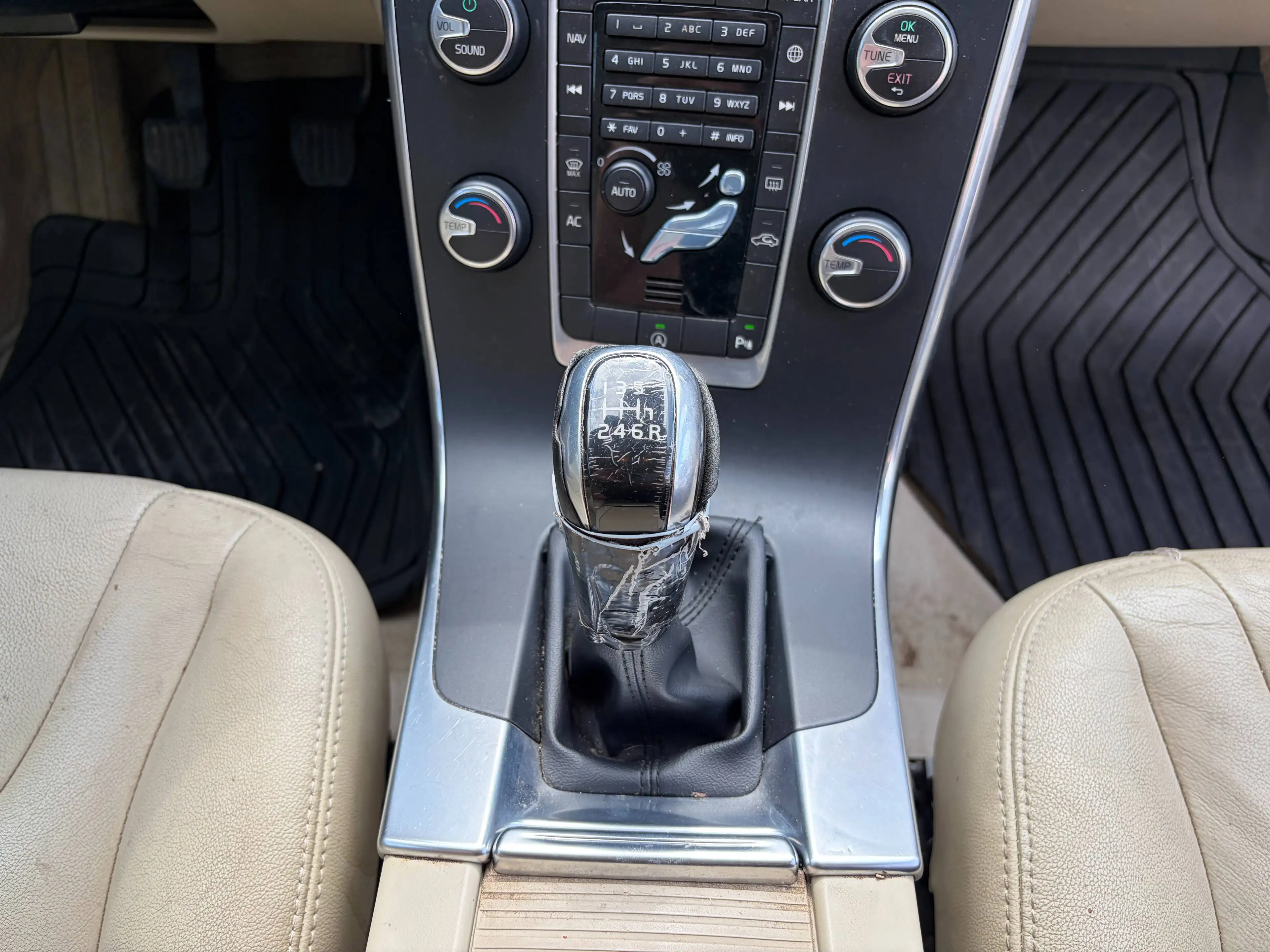 Volvo V60 Cross Country V60 Cross Country 2.0 D3 Summum — photo 11