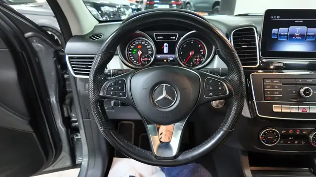 Mercedes-Benz GLE view 24