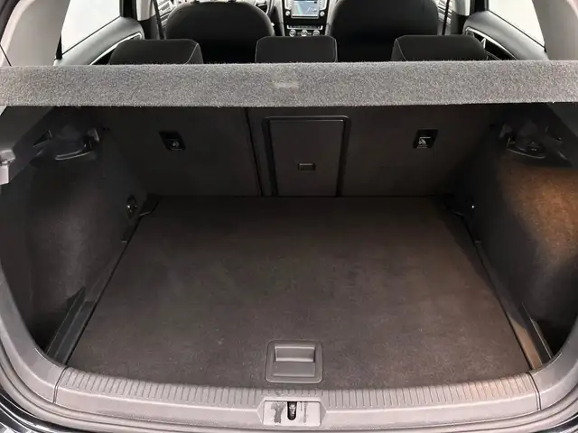Volkswagen Golf view 26