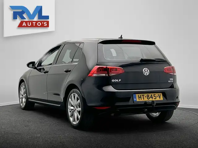 Volkswagen Golf view 3