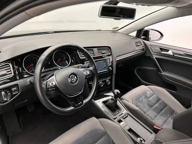 Volkswagen Golf view 22