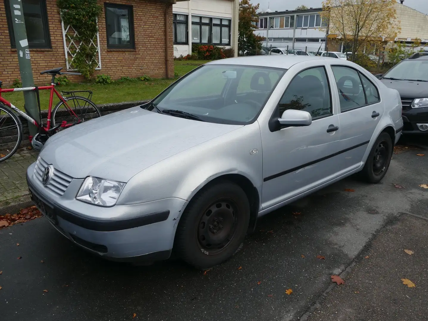 Volkswagen Bora Bora 1.6 Limousine Klimaautomatik HU/AU 07/2027 Silber - 1