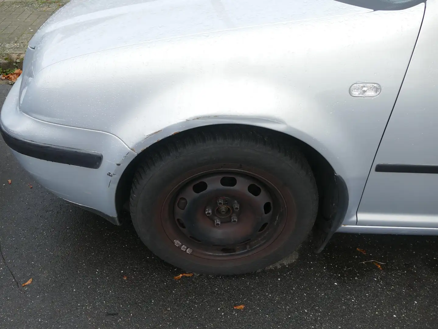 Volkswagen Bora Bora 1.6 Limousine Klimaautomatik HU/AU 07/2027 Silber - 2