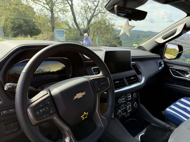 Imagine Chevrolet Suburban 4WD High Country , KW/PS 313/426