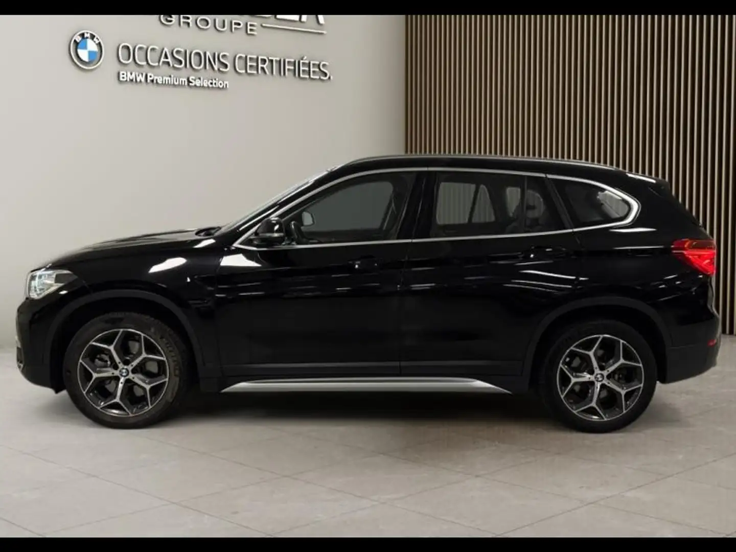BMW X1 sDrive20iA 192ch xLine DKG7 Schwarz - 2