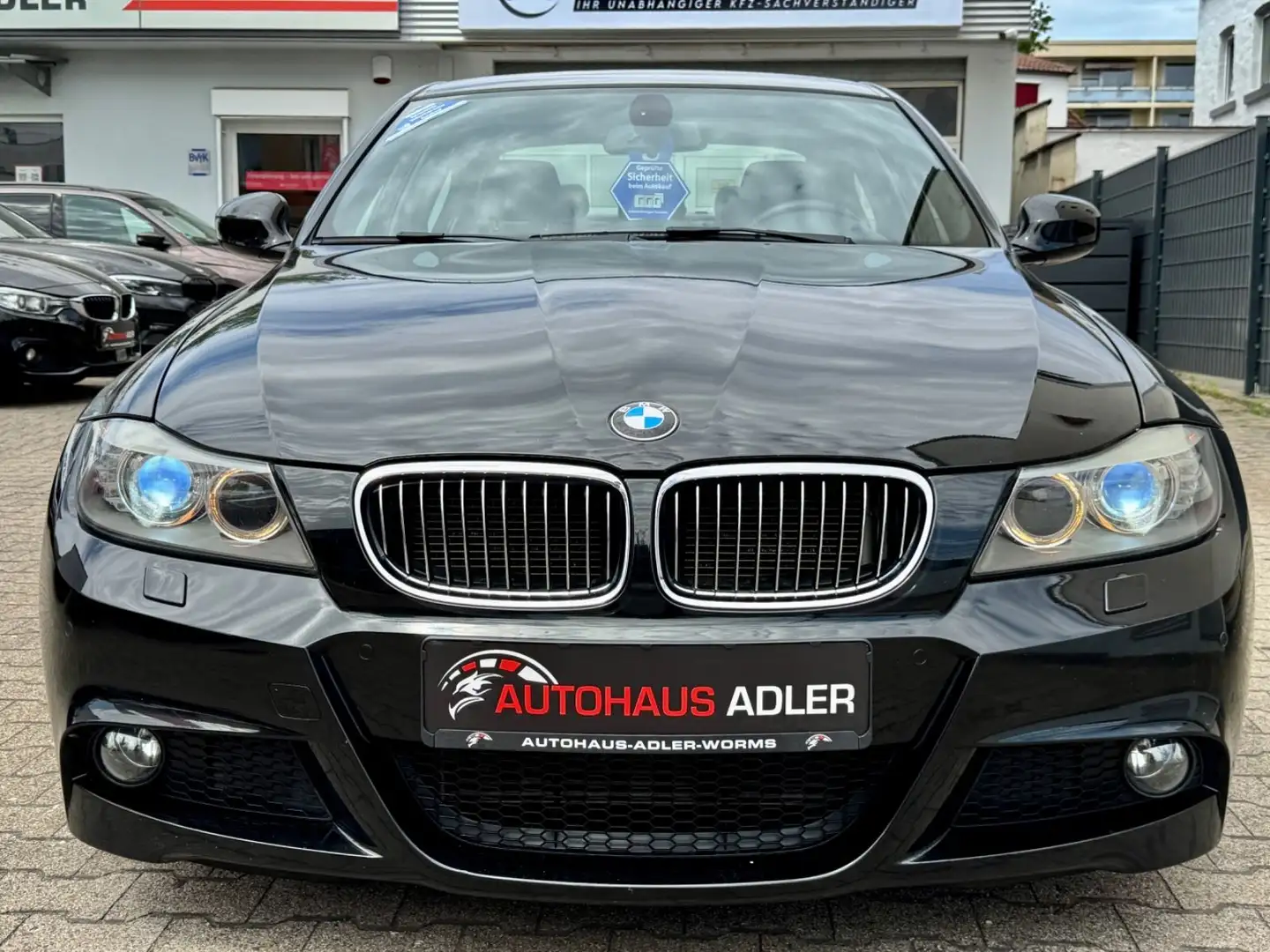 BMW 325 d LIM*M-SPORT*2HD*AUTOM*NAVI*PDC*XEN*LEDER*SH Schwarz - 2