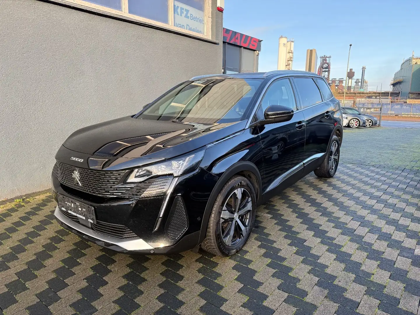 Peugeot 5008 GT Navi Leder LED AHK 360°cam 7Sitzer Schwarz - 1