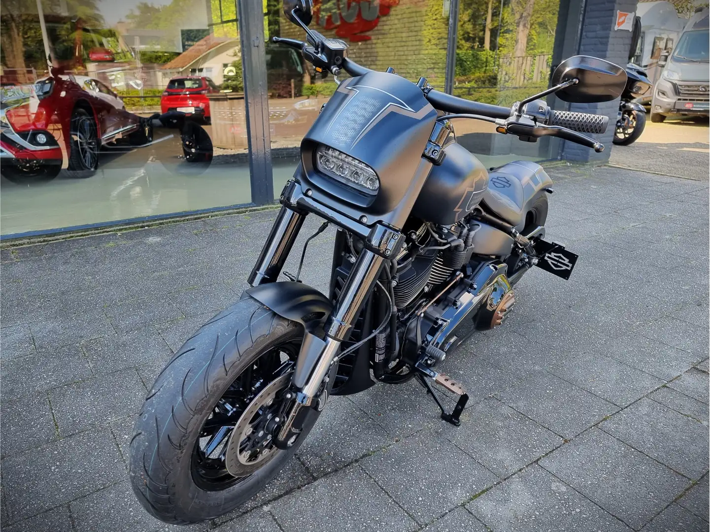 Harley-Davidson Fat Bob 114 FXFBS Softail Custom Made | ZEER EXCLUSIEVE UI Fekete - 2