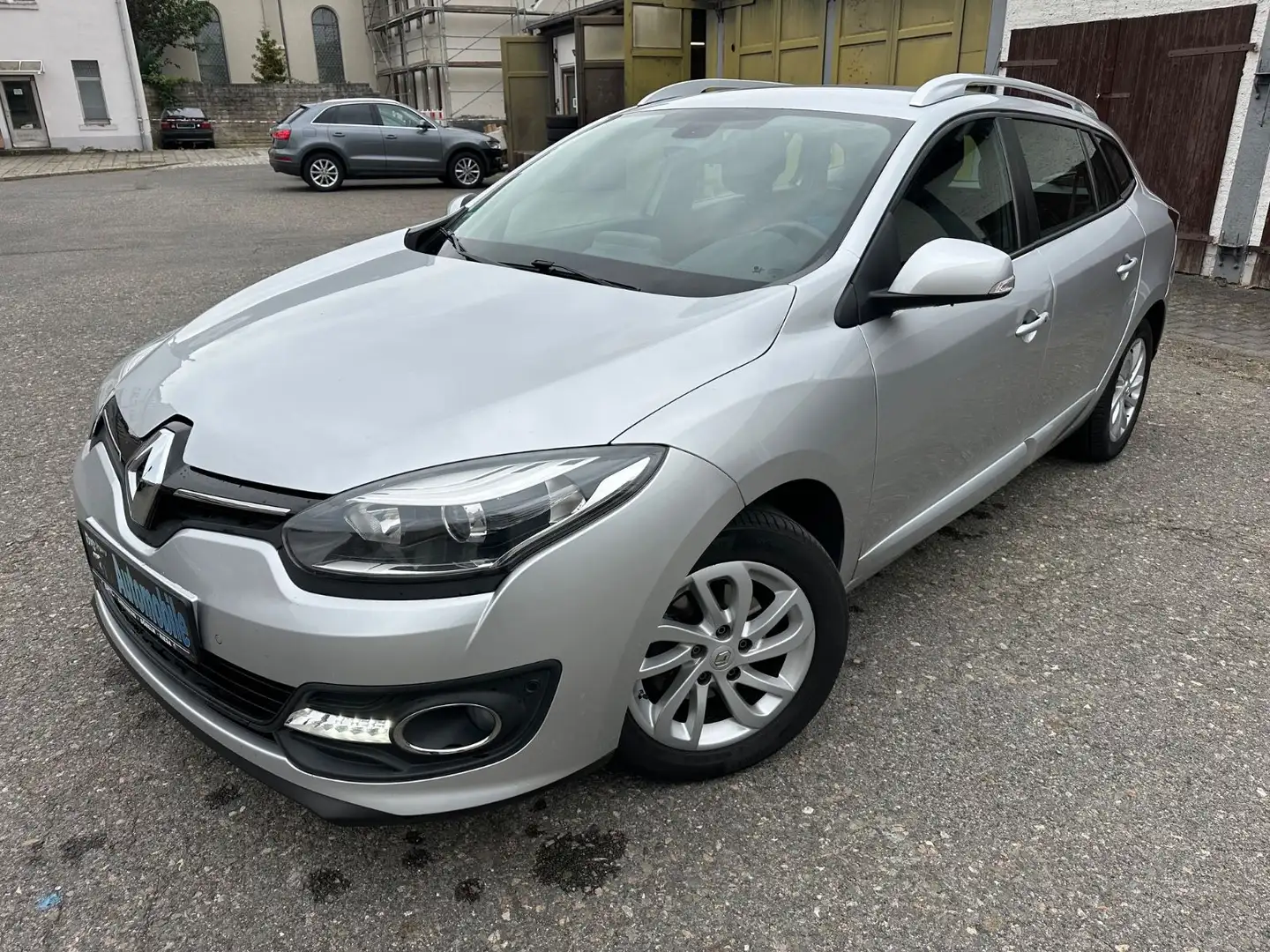 Renault Megane III Grandtour Paris AHK 8 Alus Gris - 2