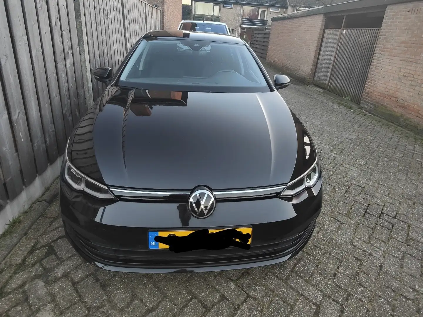 Volkswagen Golf 1.0 TSI Life Bns Zwart - 1