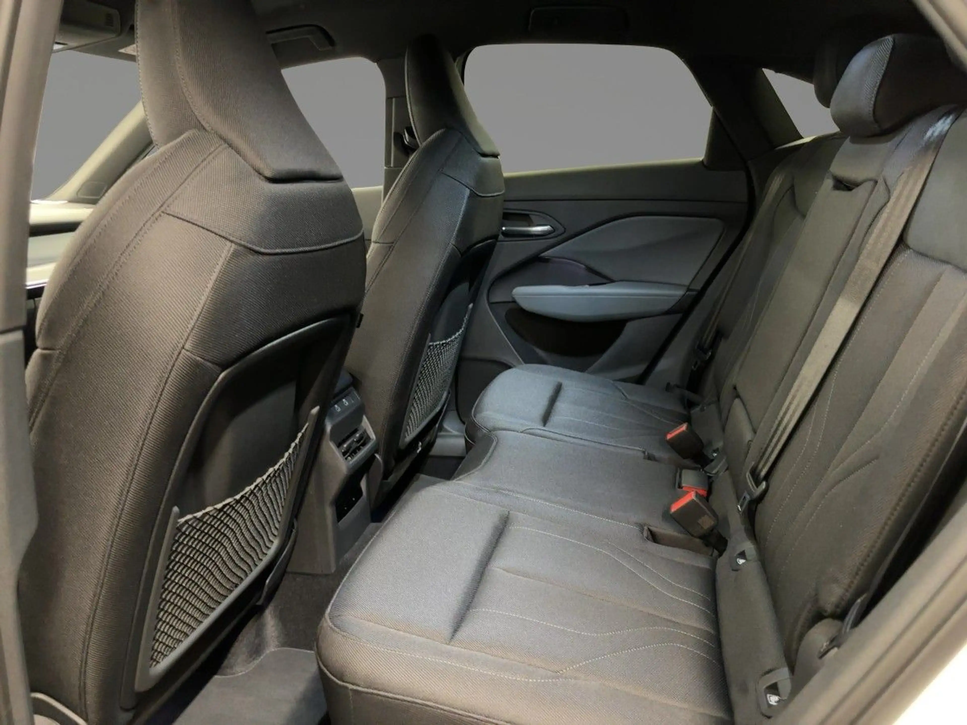 Audi Q3 e-hybrid S tronic — photo 11