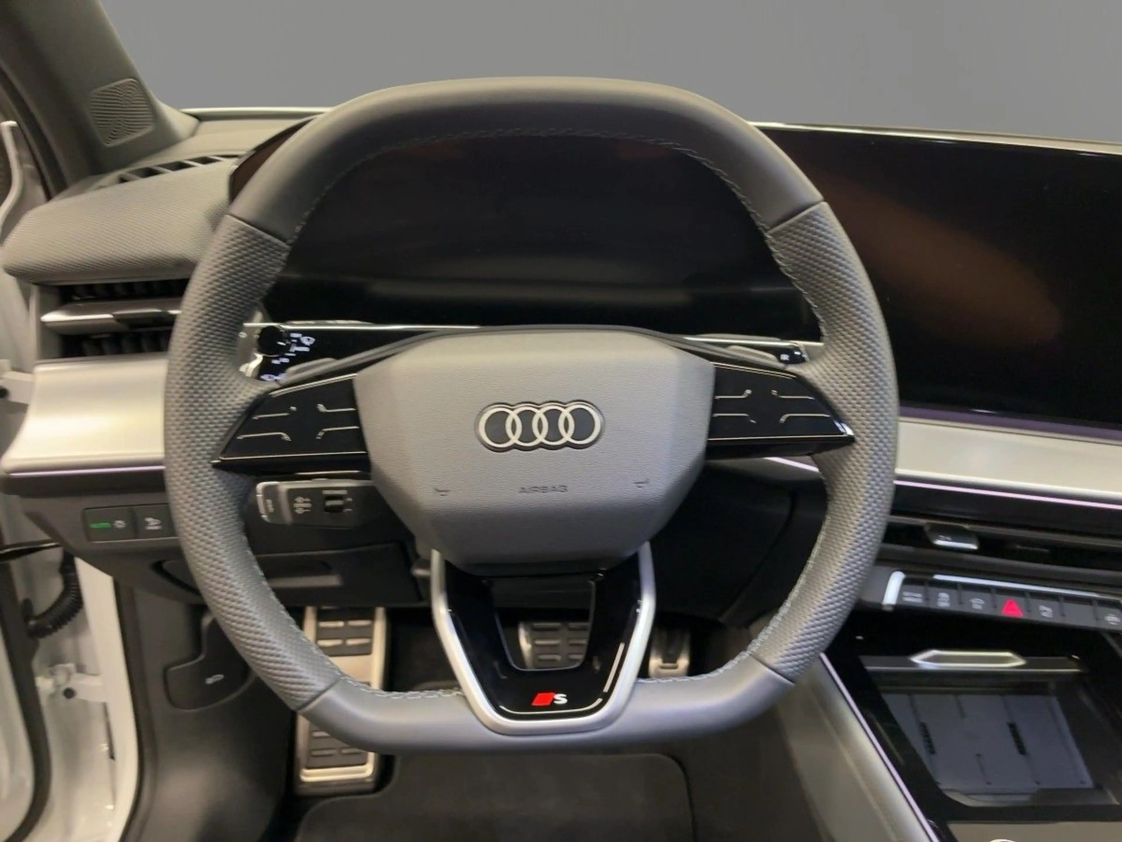 Audi Q3 e-hybrid S tronic — photo 13