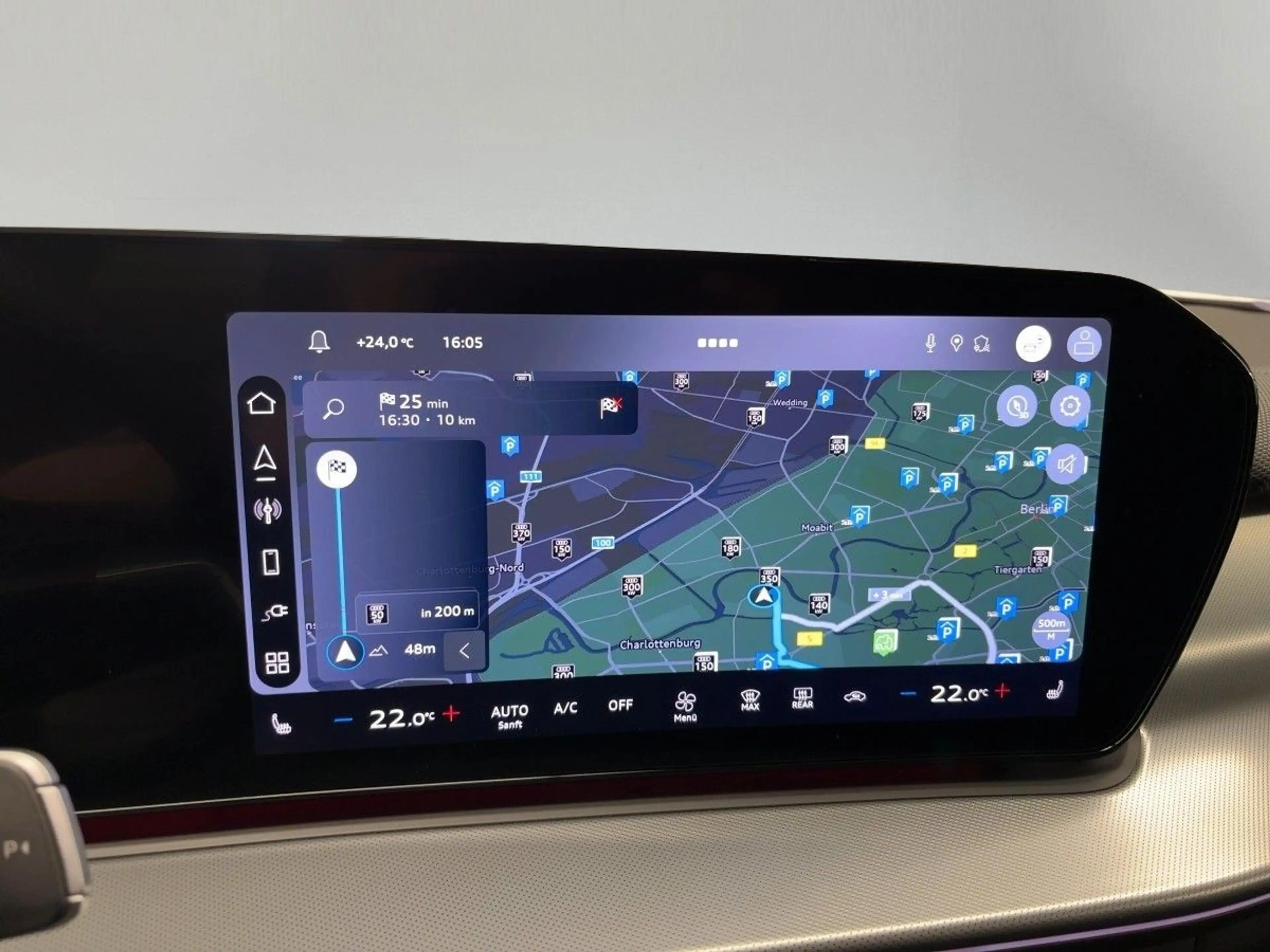 Audi Q3 e-hybrid S tronic — photo 14