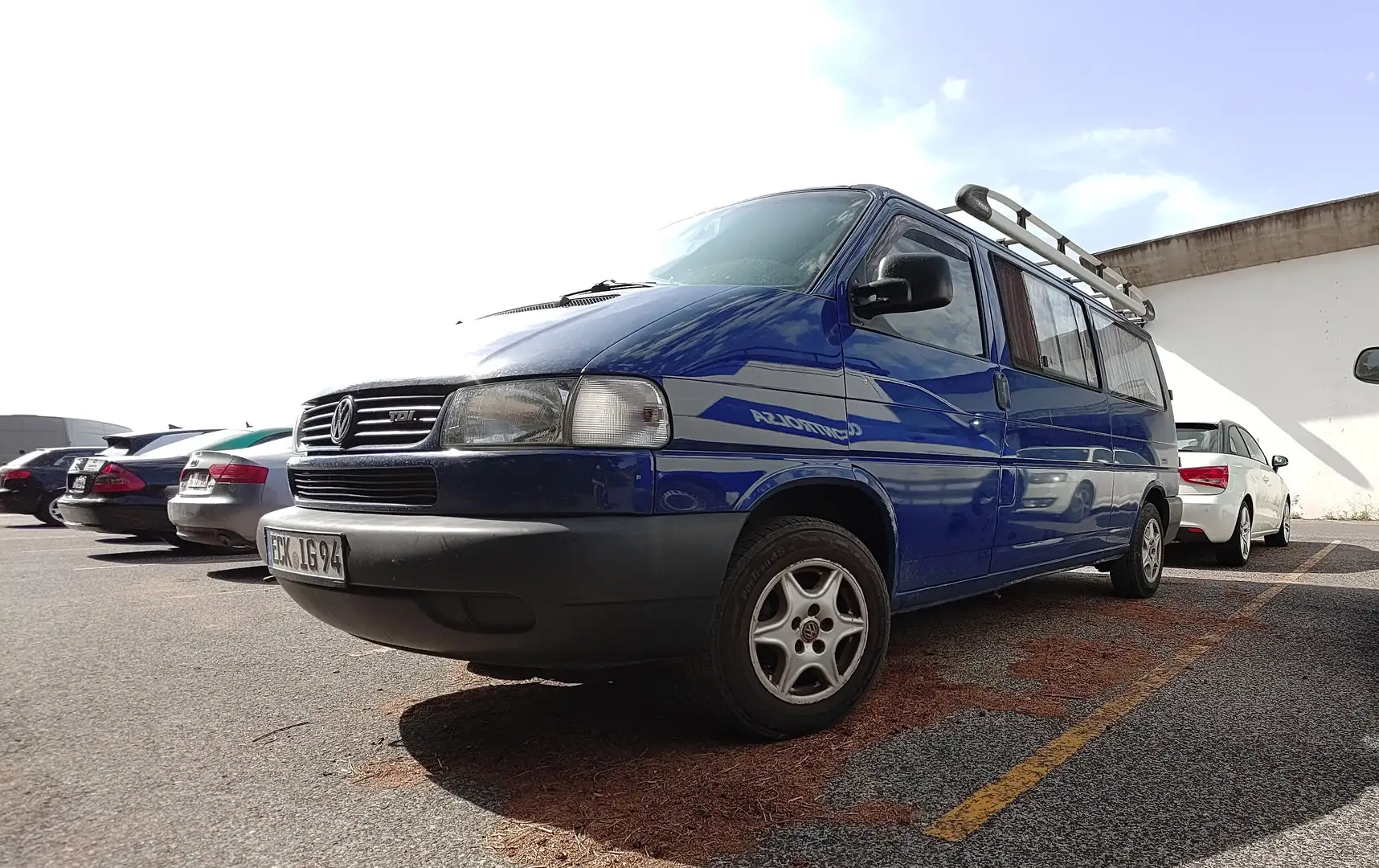 Volkswagen T4 Caravelle Camper-Bulli | 2,5 TDI lang TÜV rostfrei AHK Tempo Azul - 1