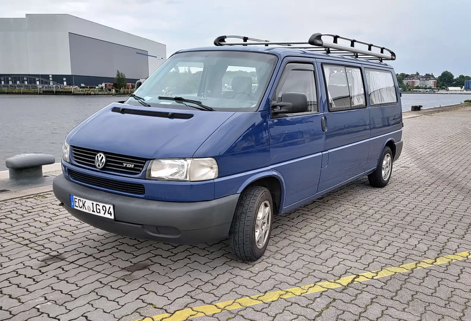 Volkswagen T4 Caravelle Camper-Bulli | 2,5 TDI lang TÜV rostfrei AHK Tempo Azul - 2
