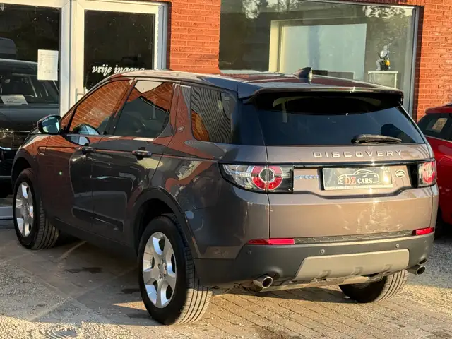 Land Rover Discovery Sport view 14