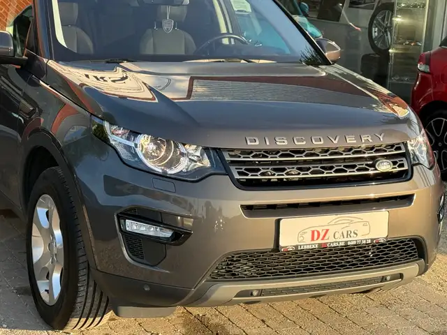 Land Rover Discovery Sport view 10