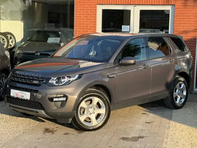 Land Rover Discovery Sport view 2