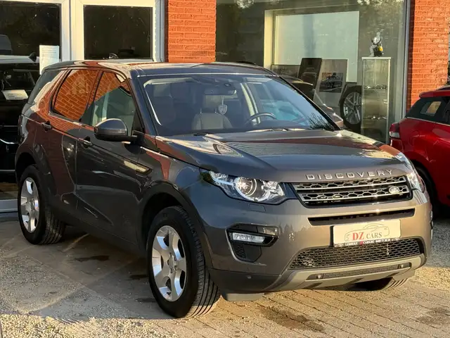 Land Rover Discovery Sport view 9