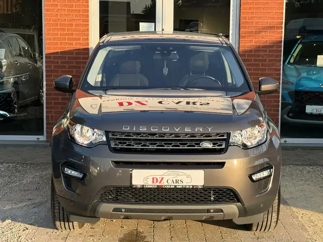 Land Rover Discovery Sport view 8