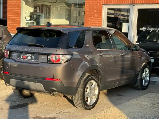 Land Rover Discovery Sport view 12