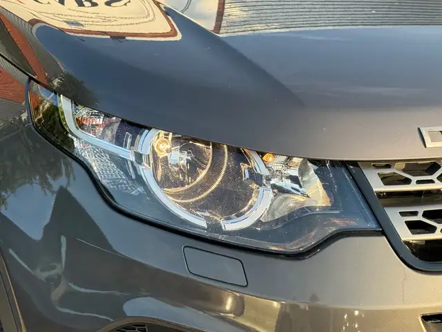 Land Rover Discovery Sport view 11
