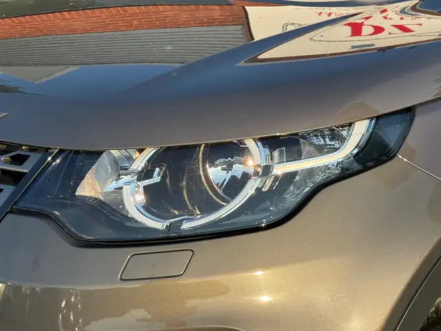 Land Rover Discovery Sport view 4