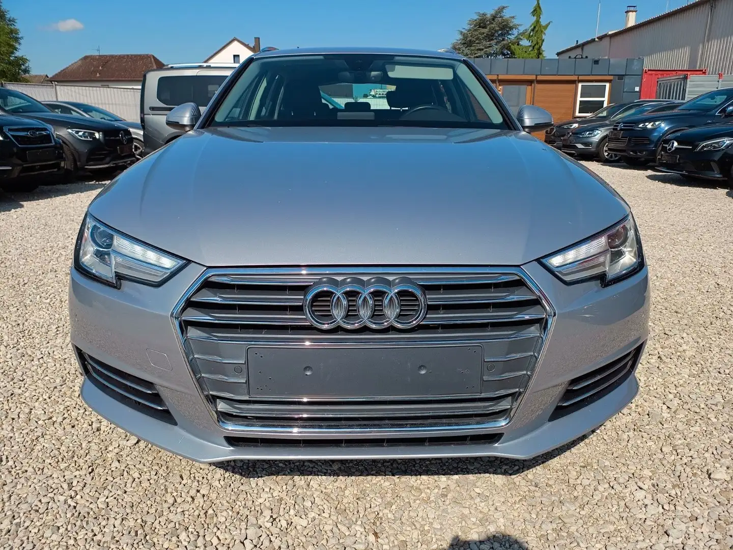 Audi A4 Avant sport ultra, PDC, Navi, Autom Plateado - 2