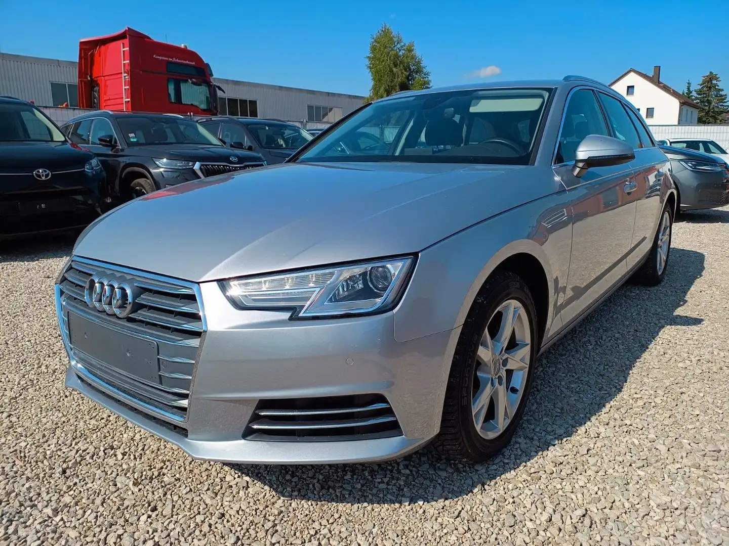 Audi A4 Avant sport ultra, PDC, Navi, Autom Plateado - 1