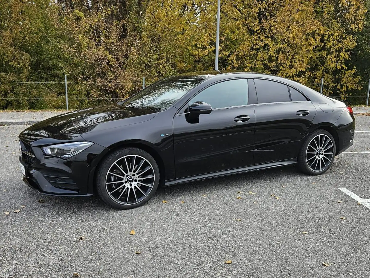 Mercedes-Benz CLA 250 CLA 250e Coupe AMG Line Schwarz - 2