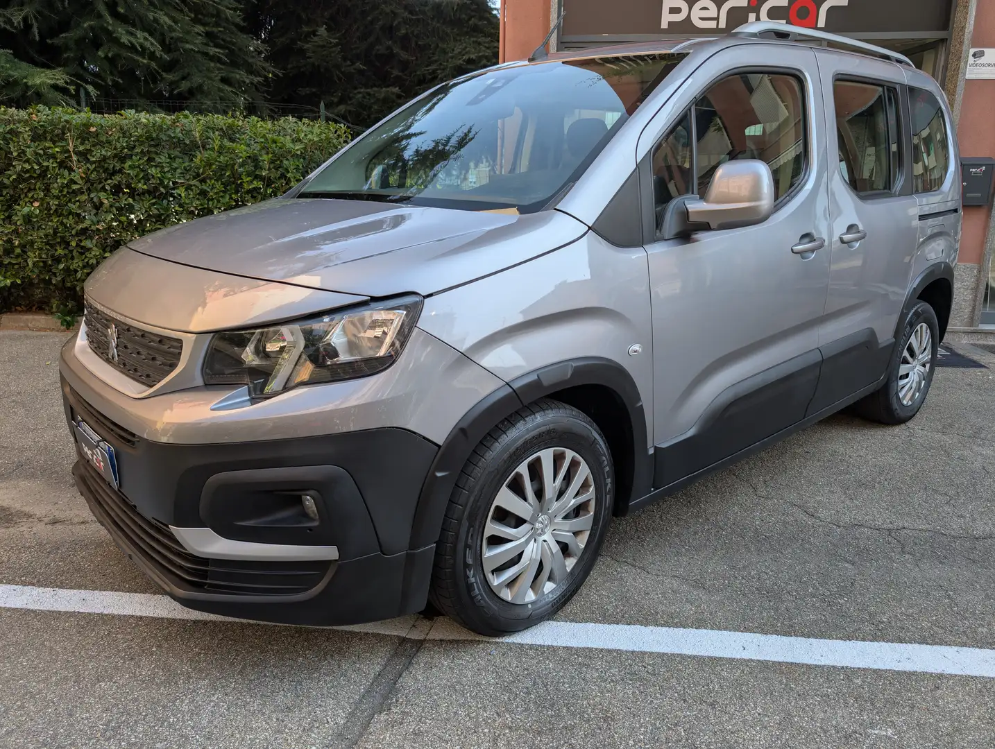 Peugeot Rifter Rifter 1.5 bhdi Active 100cv - 235€ al mese! Grigio - 2