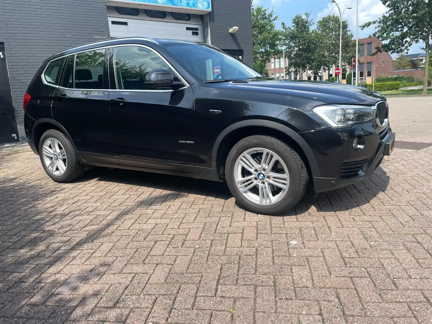 BMW X3 Executive Zwart - 1