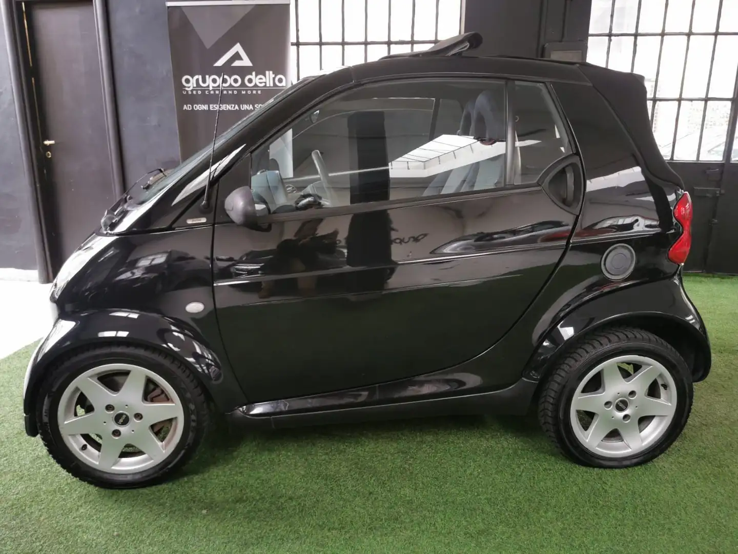 smart forTwo Pulse Cabrio AUTOMATICA crna - 2