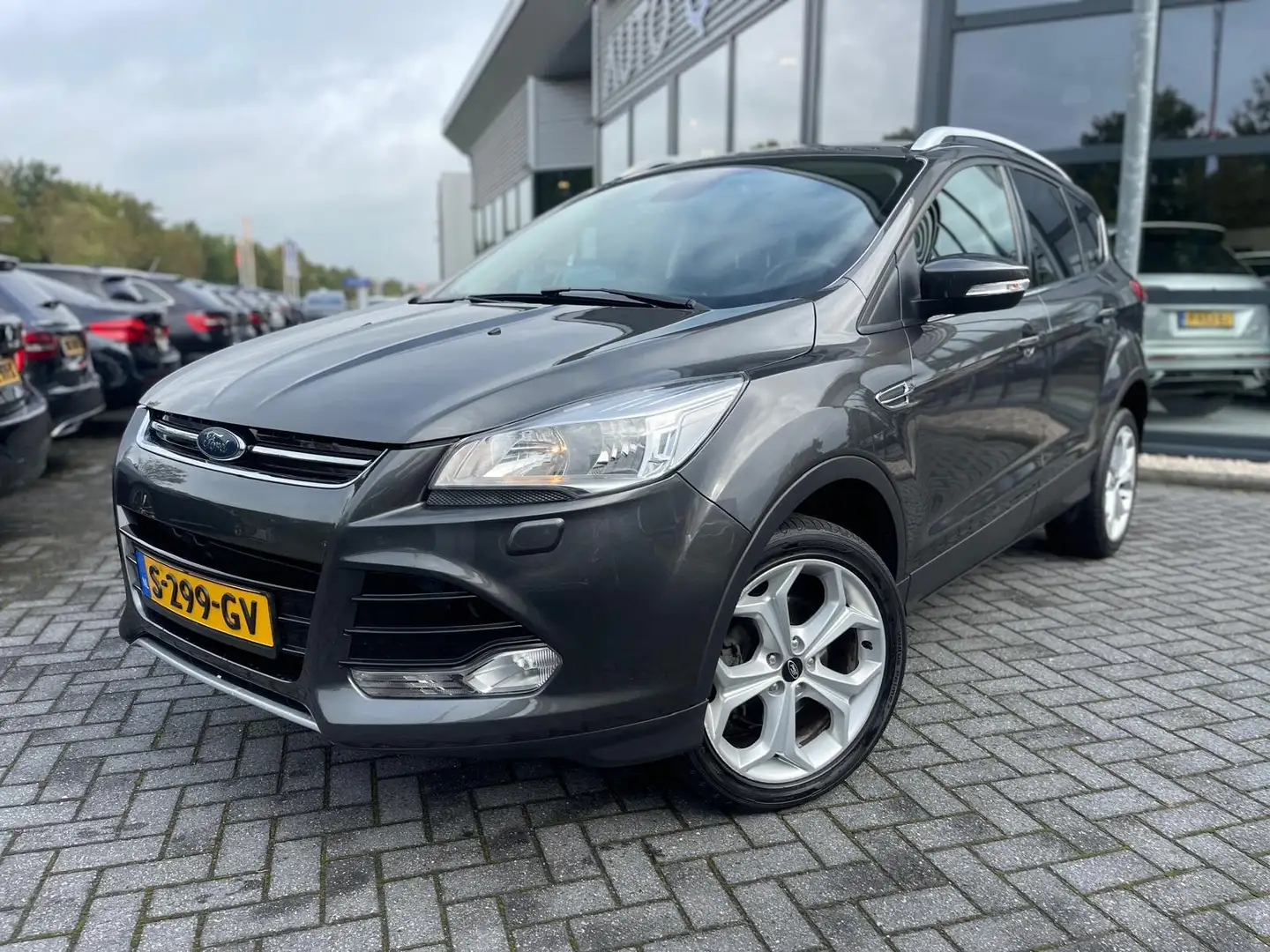 Ford Kuga 1.5 Titanium | Trekhaak | Navi | LMV | Stoelverwar Gris - 2