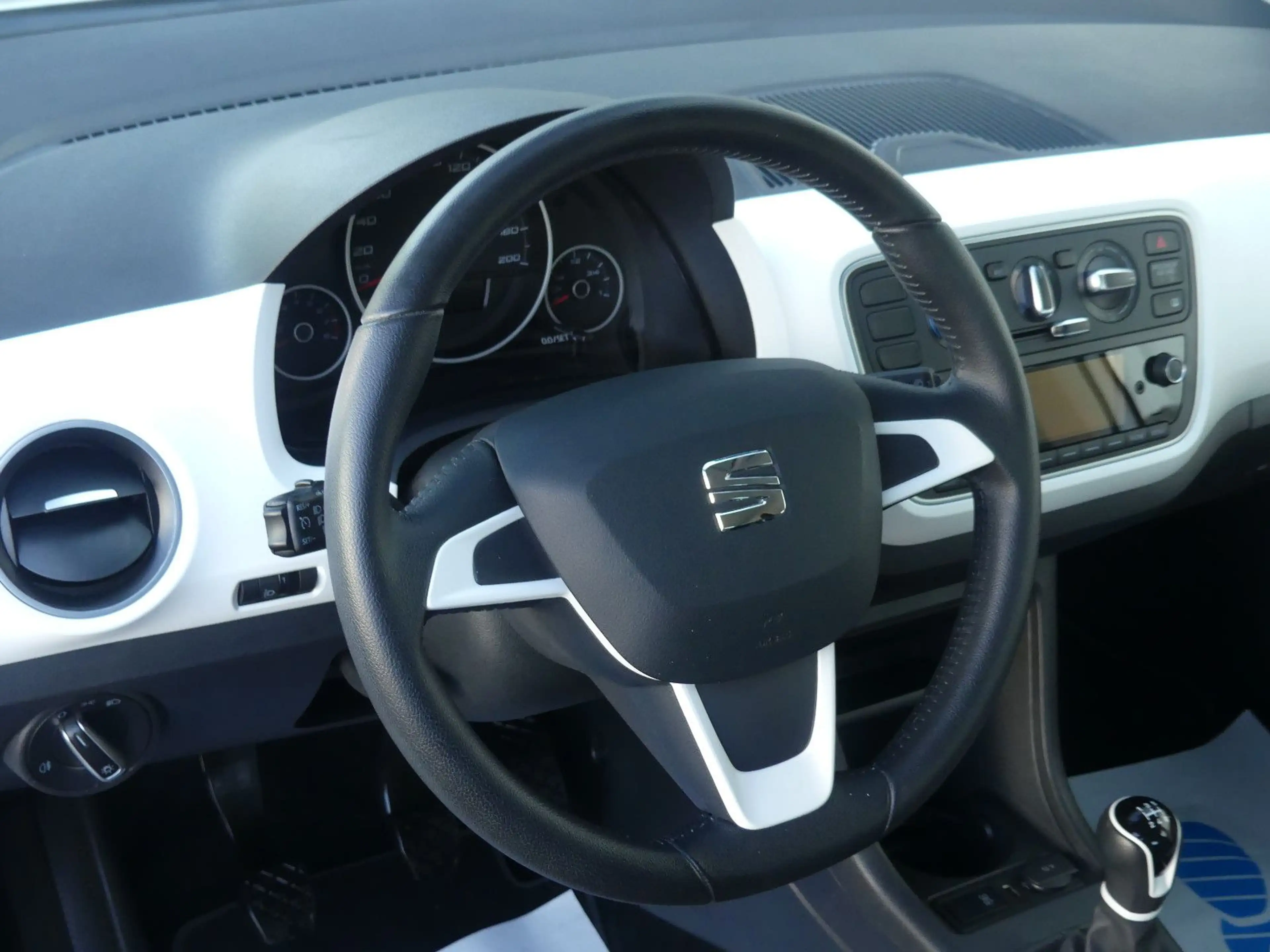 SEAT Mii Chic Tempo Klima Einparkhilfe Bluetooth Isof — photo 11