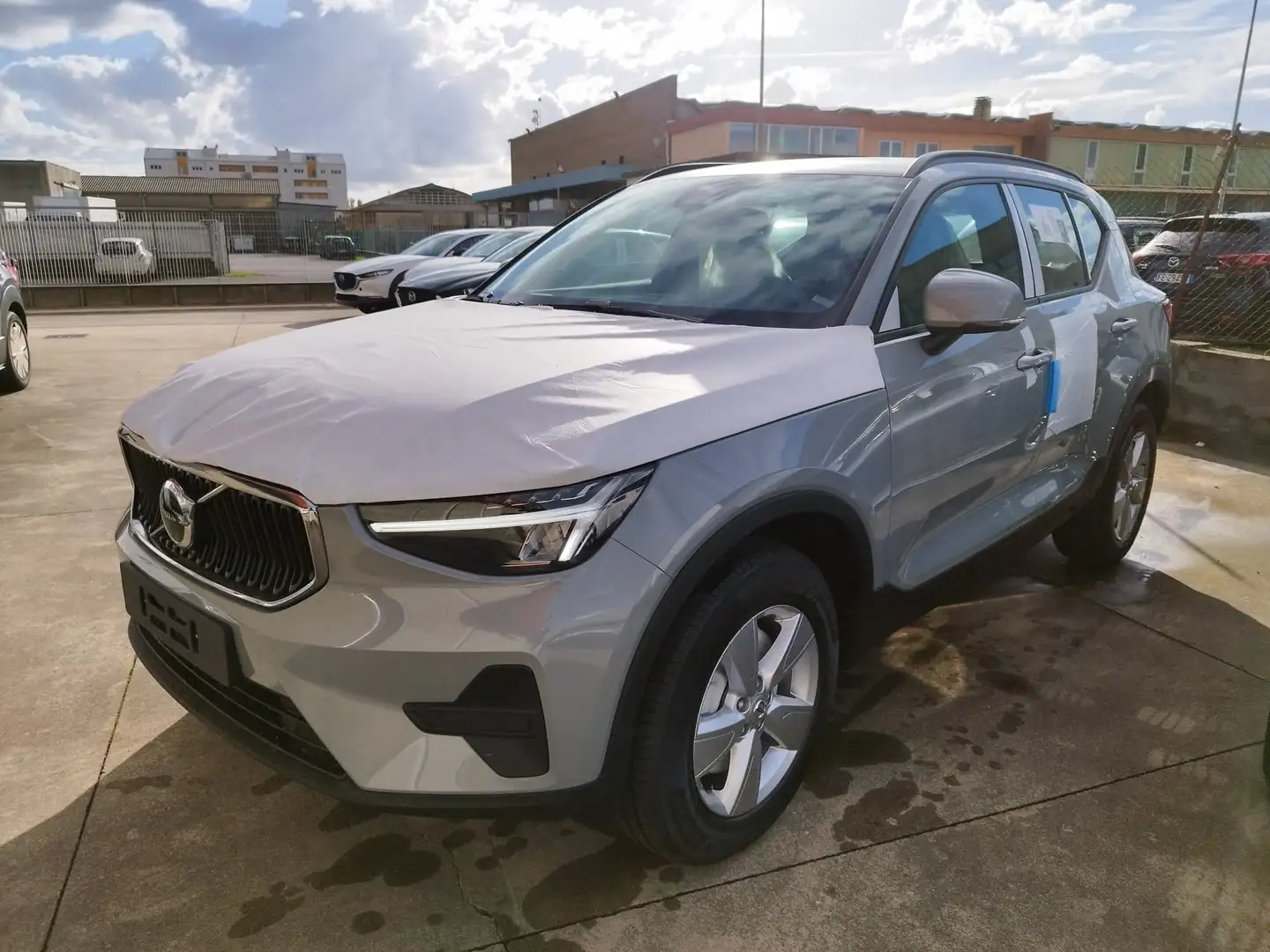 Volvo XC40 2.0 b3 Essential auto Szürke - 1