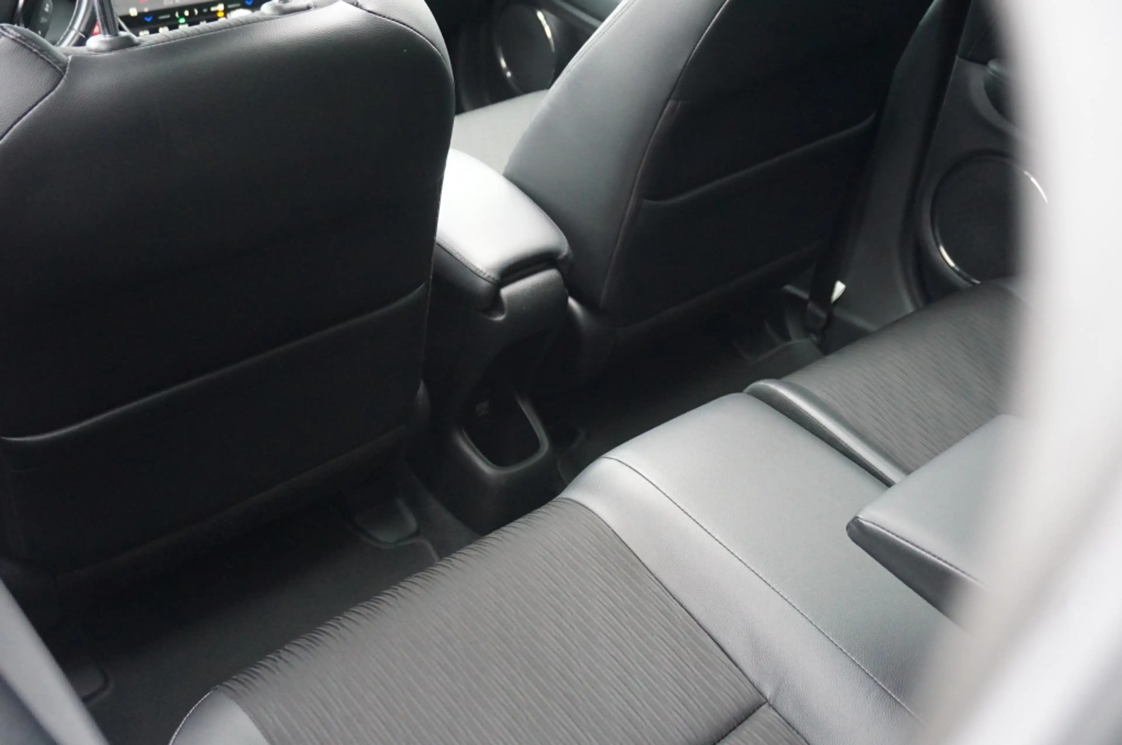 Honda HR-V 131PK i-VTEC Executive LUXE | PANO | NAVI | TREKHA — photo 22