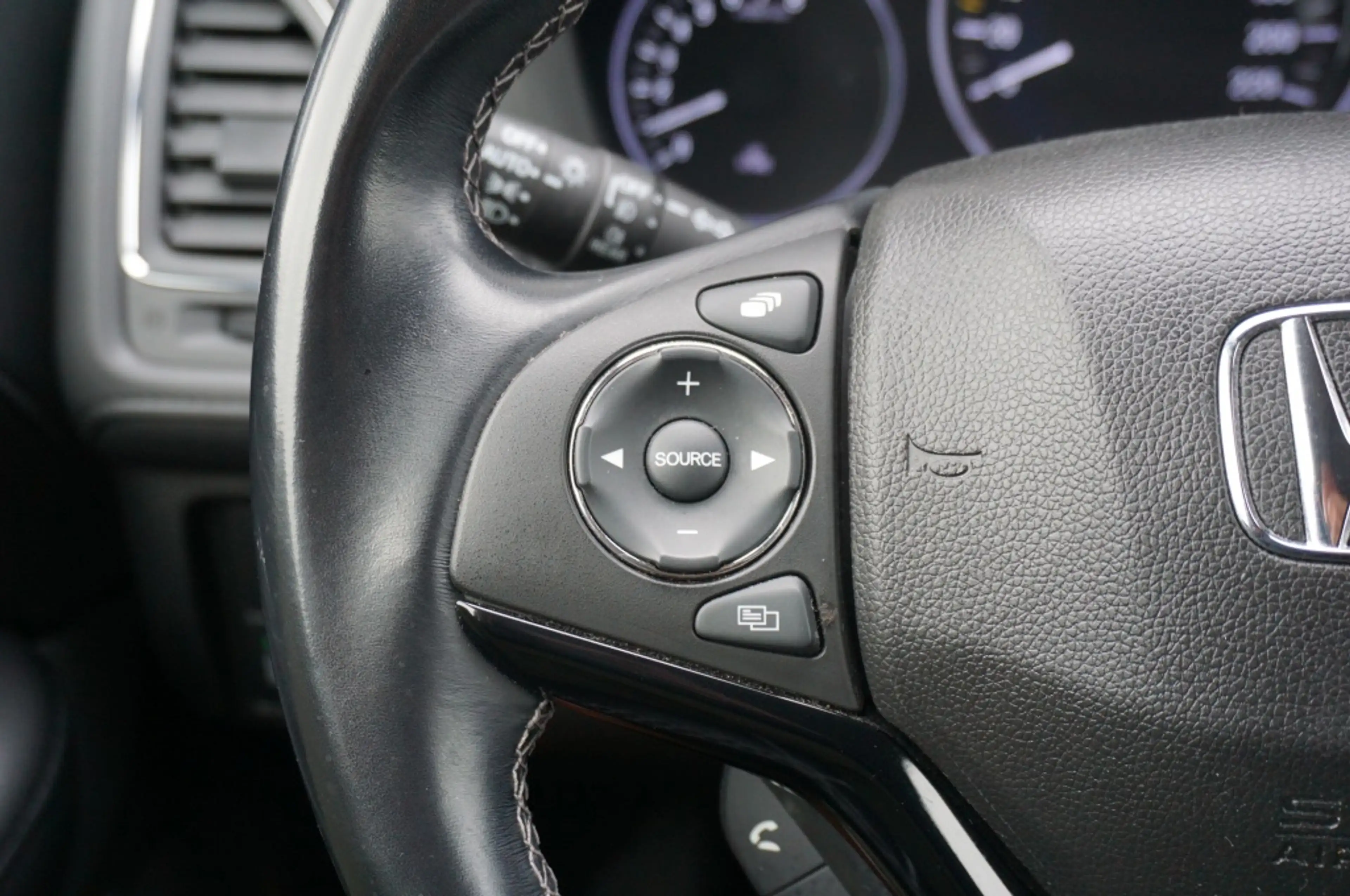 Honda HR-V 131PK i-VTEC Executive LUXE | PANO | NAVI | TREKHA — photo 30