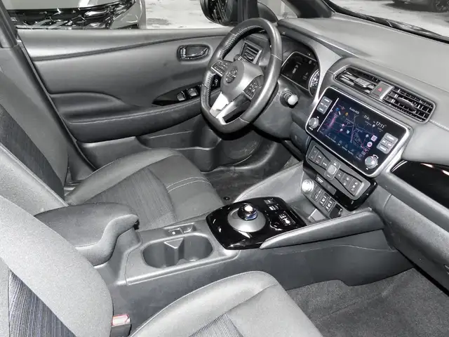 Nissan Leaf view 4