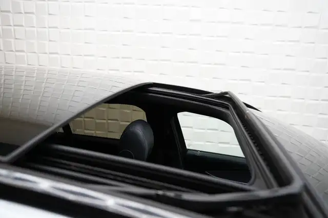 Mercedes-Benz E Class view 10