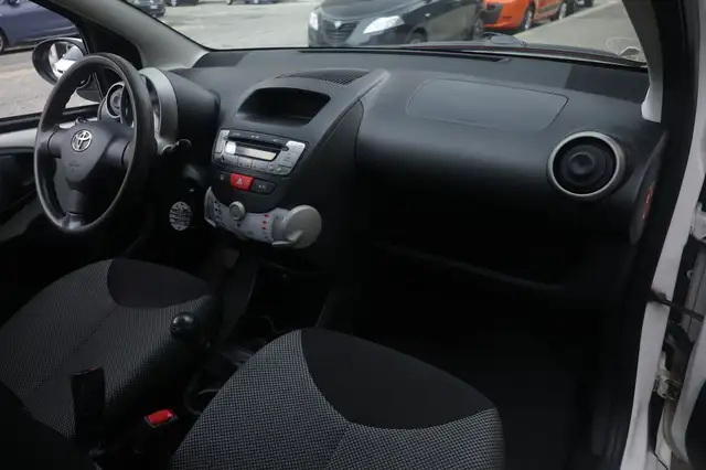 Toyota Aygo view 8