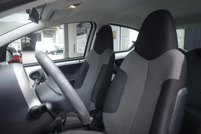 Toyota Aygo view 16