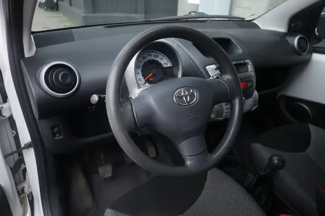 Toyota Aygo view 14