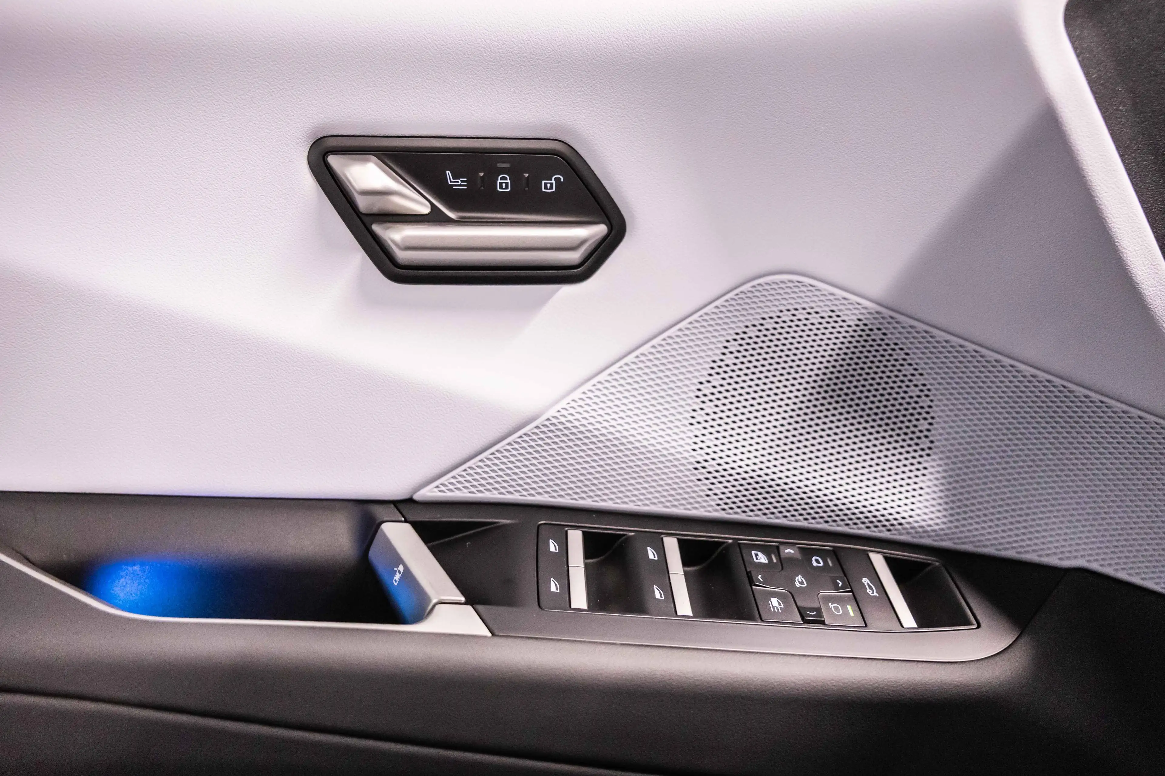BMW iX3 40 M Sport | TOWB | PANO | 360° — photo 10