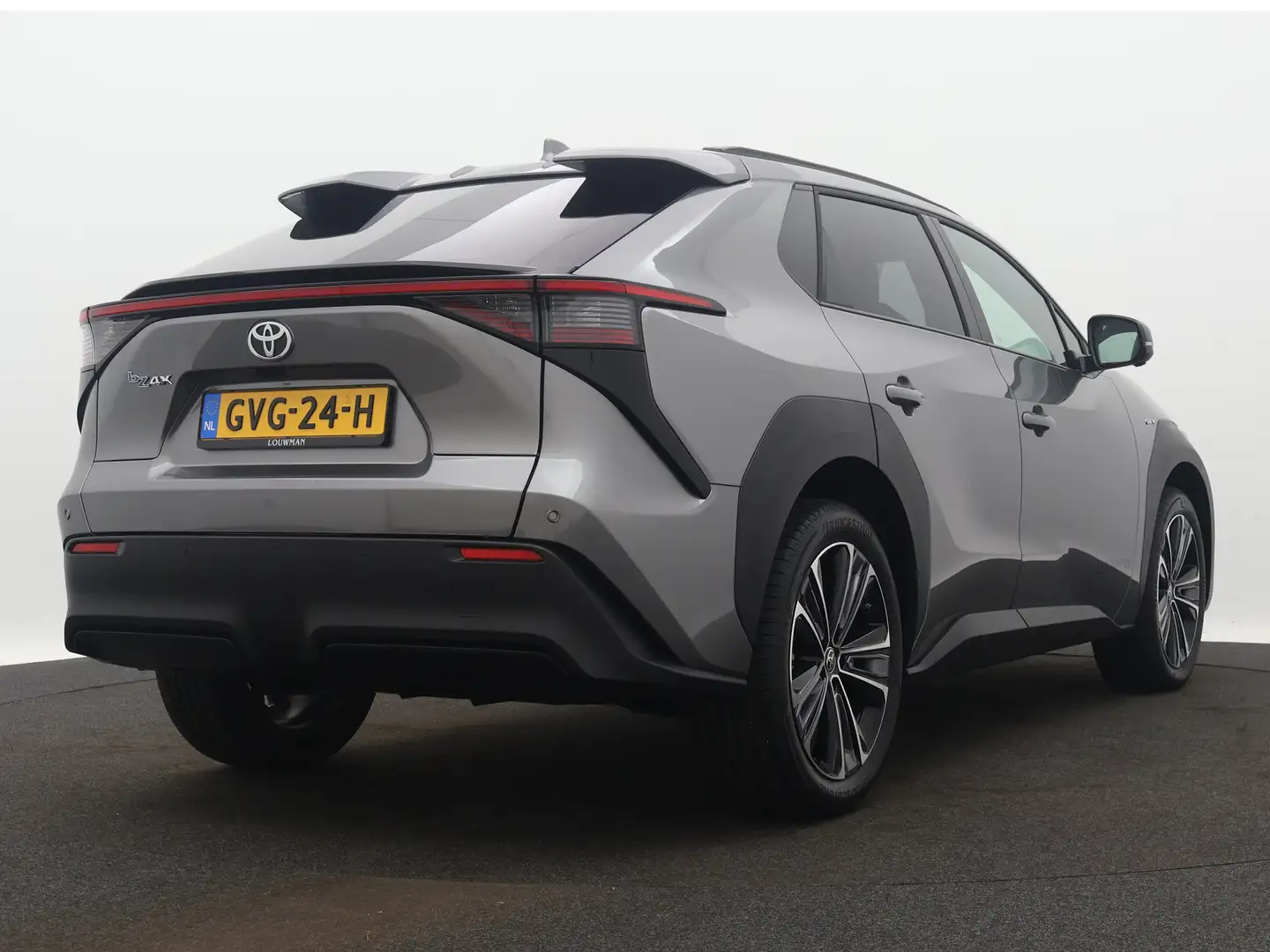 Toyota bZ4X Dynamic 71 kWh | Navigatie | 360 Camera | LM velge Grijs - 2