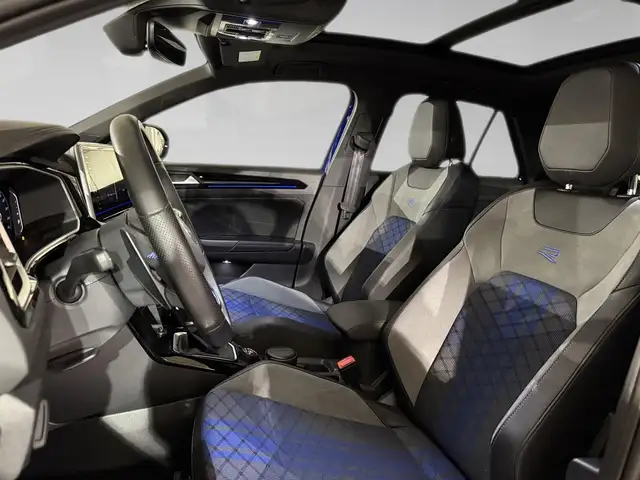 Volkswagen T-Roc view 4