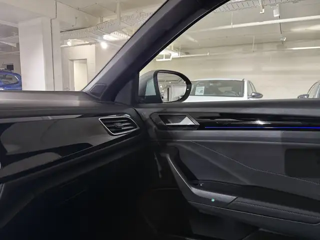 Volkswagen T-Roc view 9