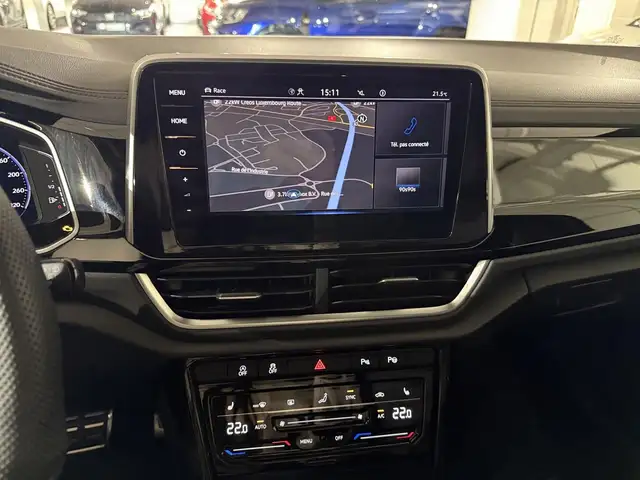 Volkswagen T-Roc view 3