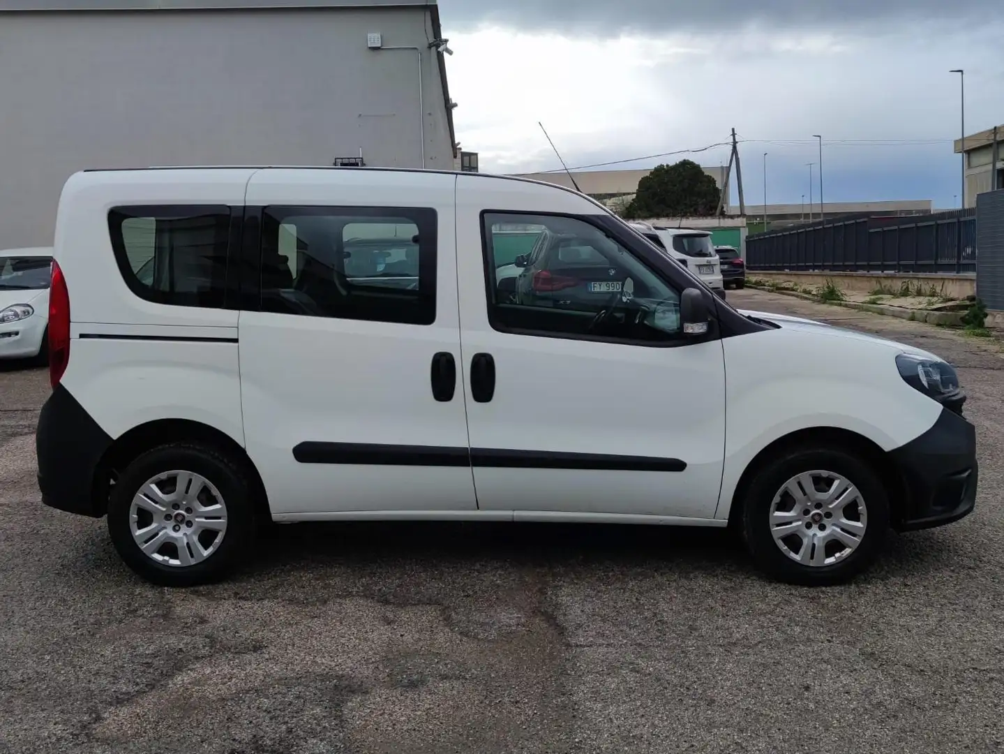 Fiat Doblo NEW COMBI 1.3 M-JET FURGONE N1 5 POSTI - 2018 Белый - 2