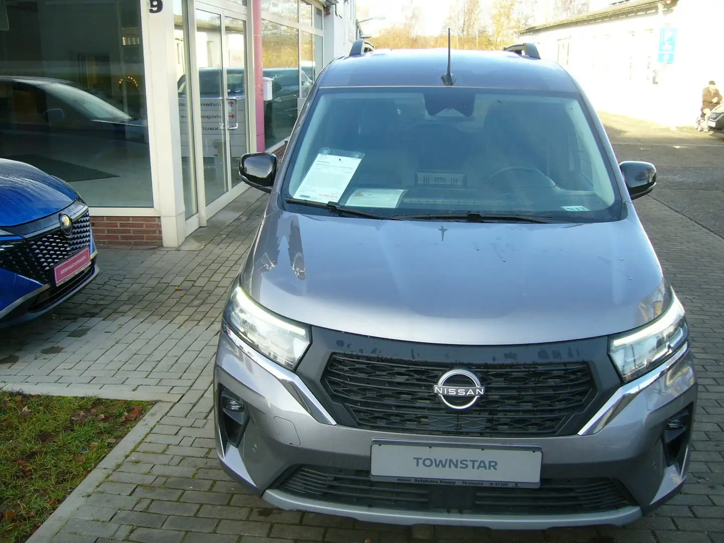 Nissan Townstar Tekna Automatik L1 Grau - 2